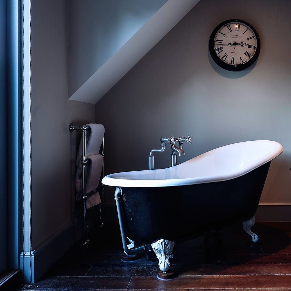 Deluxe Double Room | Bathroom | Free toiletries, hair dryer, towels, soap