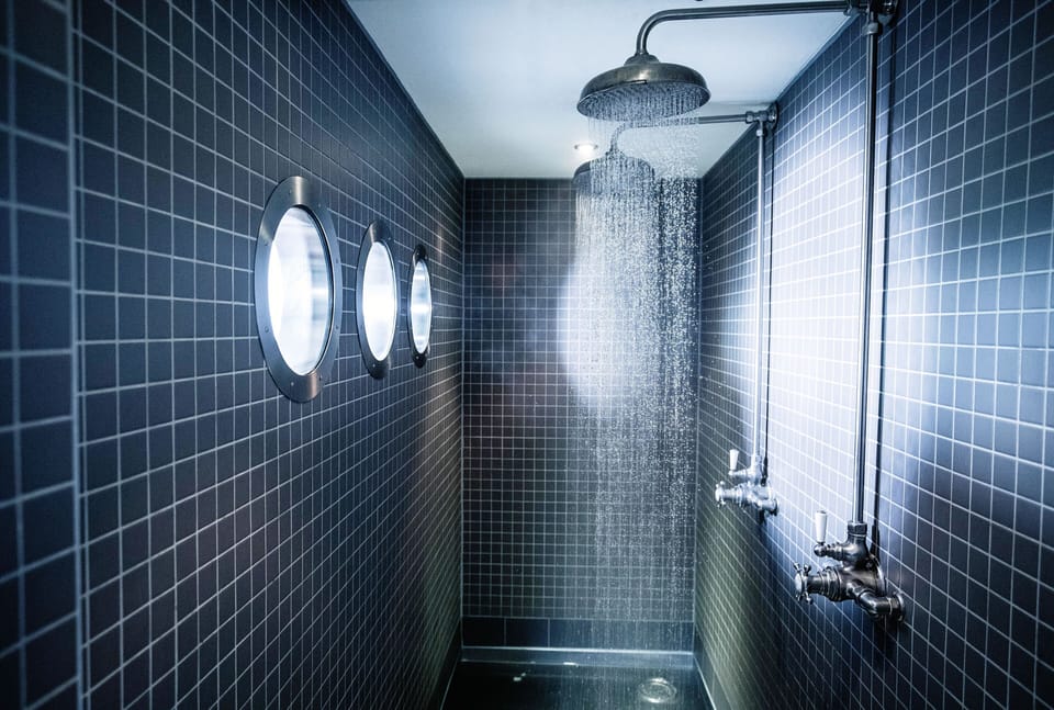 Suite | Bathroom | Free toiletries, hair dryer, towels, soap