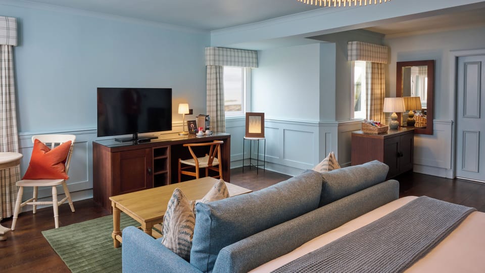 Suite | Egyptian cotton sheets, premium bedding, in-room safe, desk