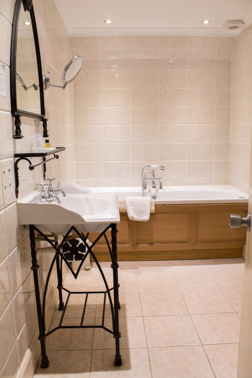 Standard Single Room | Bathroom | Towels