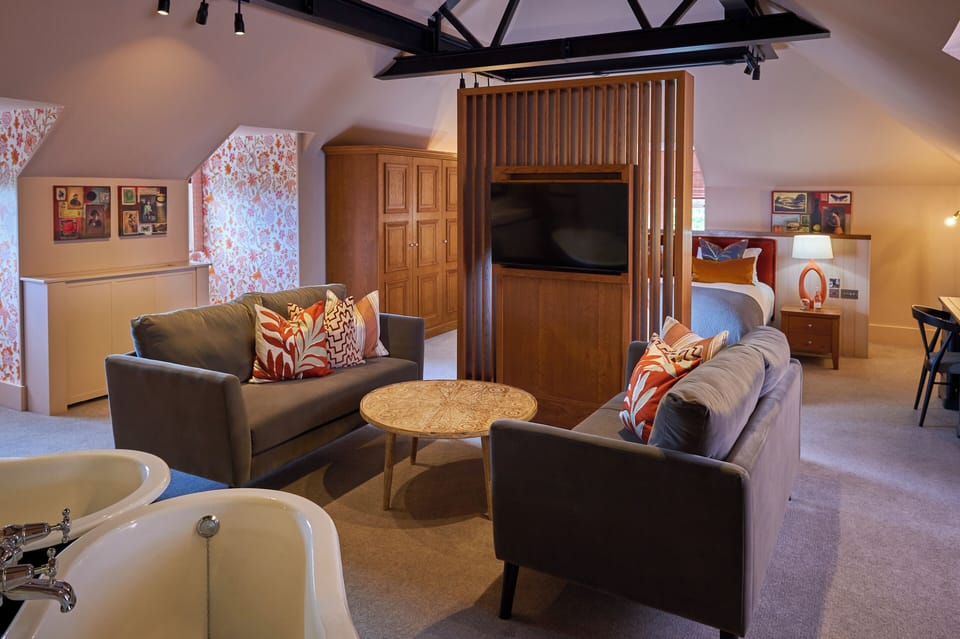 Signature Suite | Egyptian cotton sheets, premium bedding, desk, blackout drapes