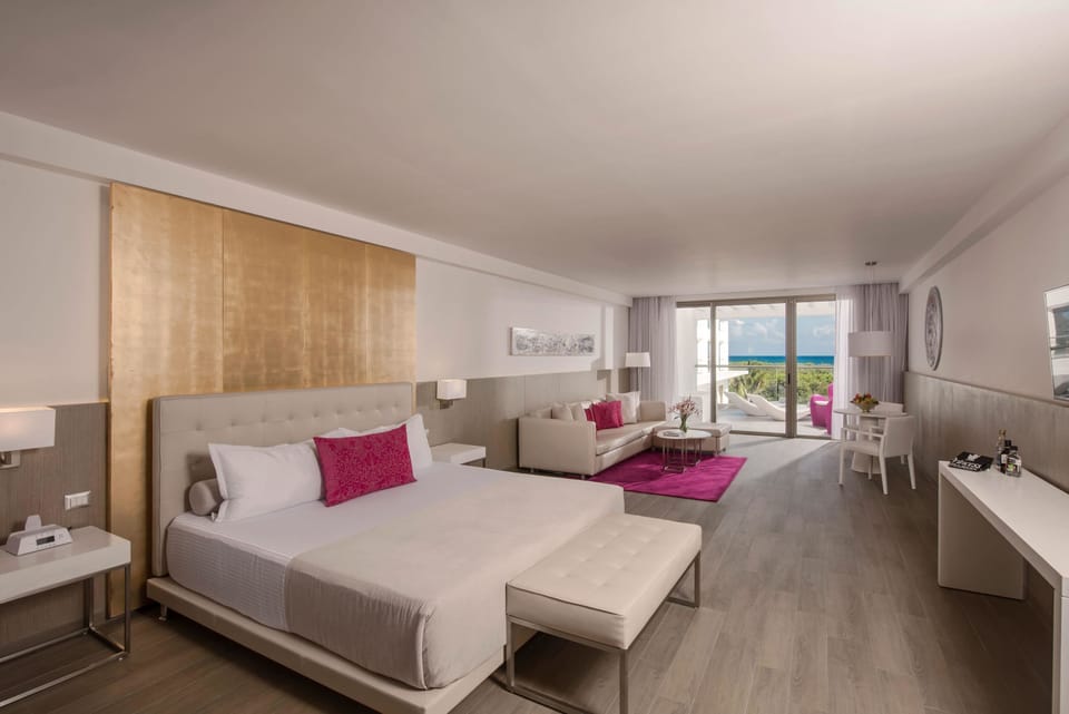 Deluxe Room (Platinum) | Free minibar, in-room safe, desk, blackout drapes