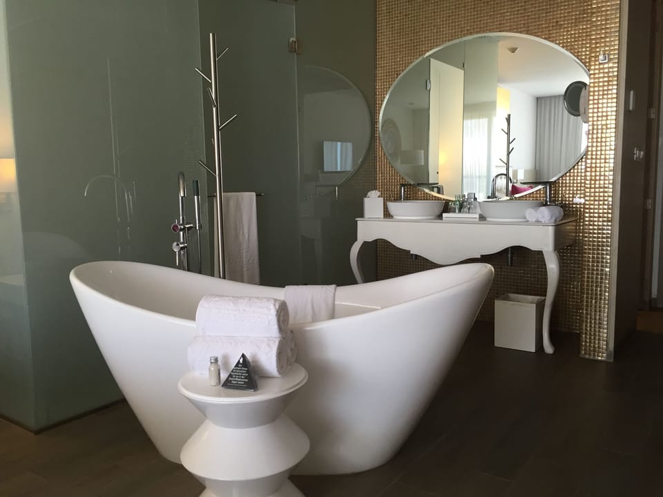 Suite, Round Bed (Honeymoon) | Minibar (free items), in-room safe, desk, blackout drapes