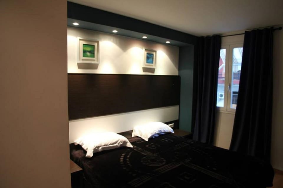 Single Room | Premium bedding, minibar, desk, WiFi (free)