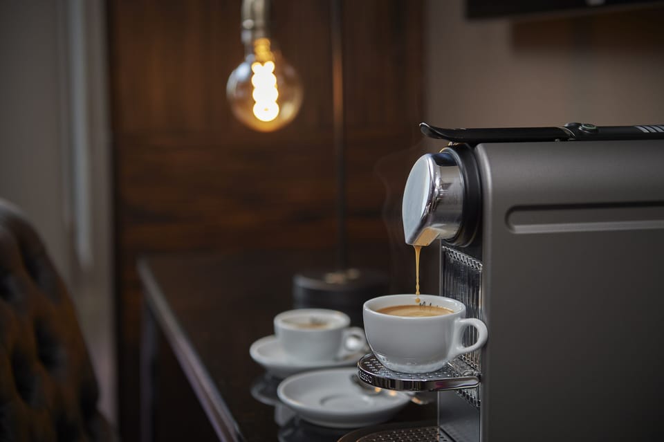 Club Twin | Desk, blackout drapes, iron/ironing board, free WiFi