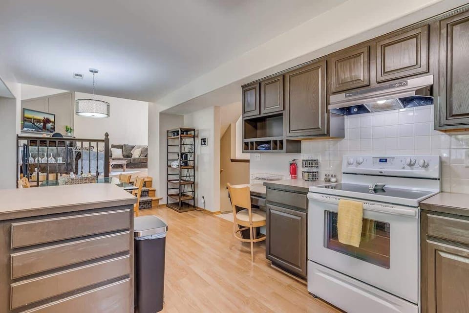 Plenty of space in the dining area and kitchen for the whole family to prepare and enjoy a nice dinner together!