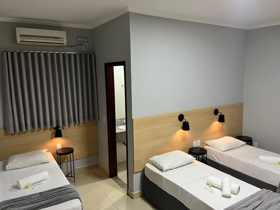 Deluxe Triple Room, 3 Twin Beds | Bed sheets