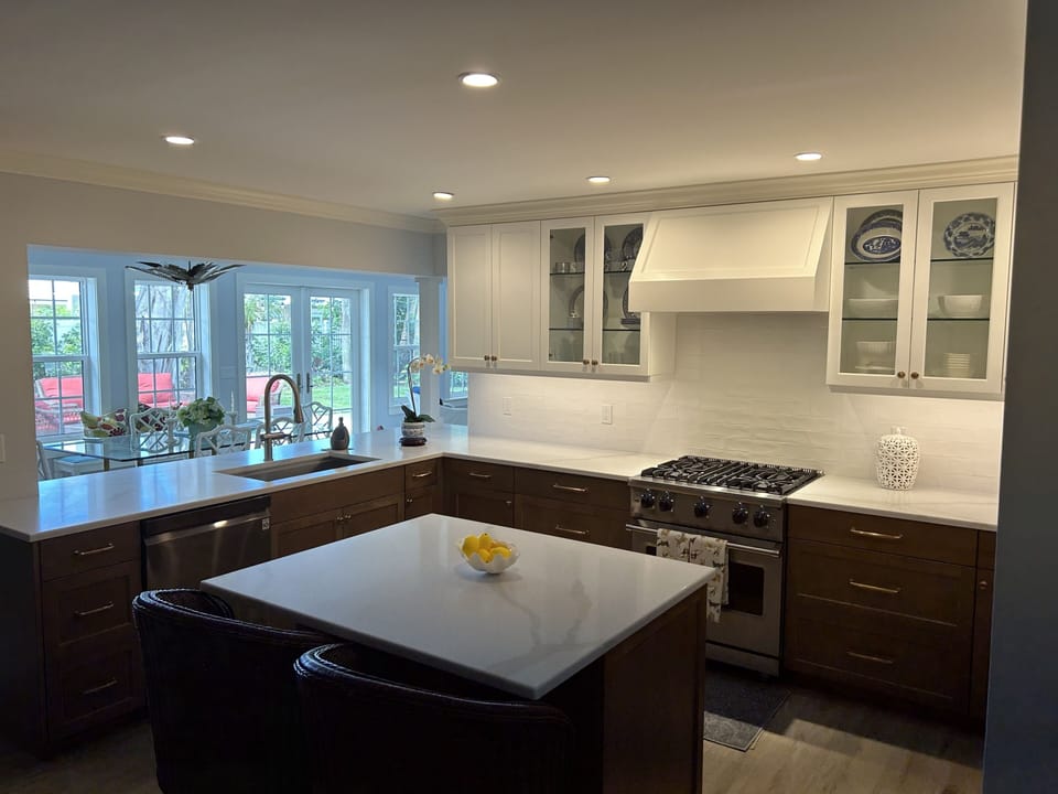 Deluxe kitchen, equipped with Viking gas stove, microwave, DW, refrigerator.