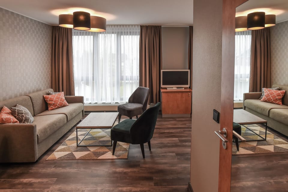 Junior Suite | Living area | Flat-screen TV