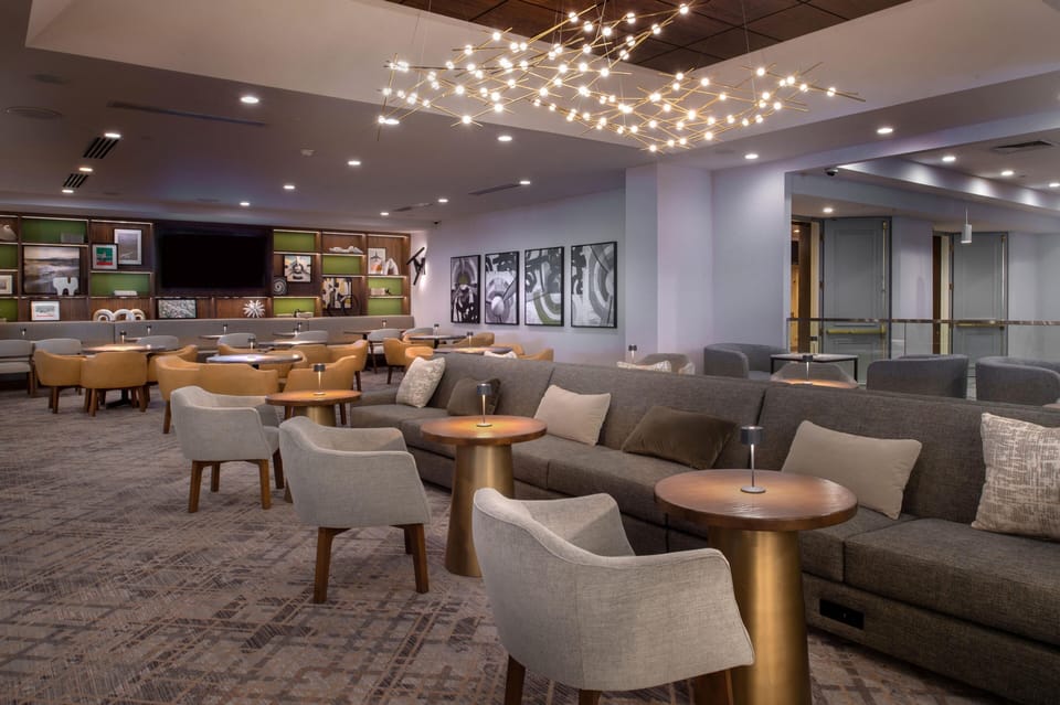 2 restaurants; breakfast, lunch, and dinner served