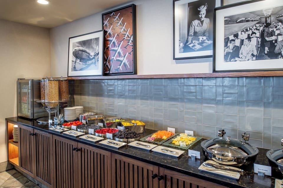 Daily full breakfast (USD 19.95 per person)