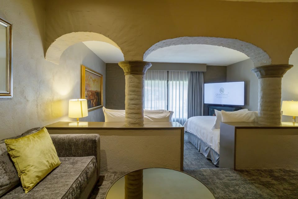 Master Suite Dos Camas | 1 bedroom, premium bedding, down comforters, minibar