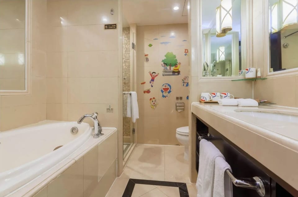 Family Room, Multiple Beds | Bathroom | Separate tub and shower, jetted tub, free toiletries, hair dryer