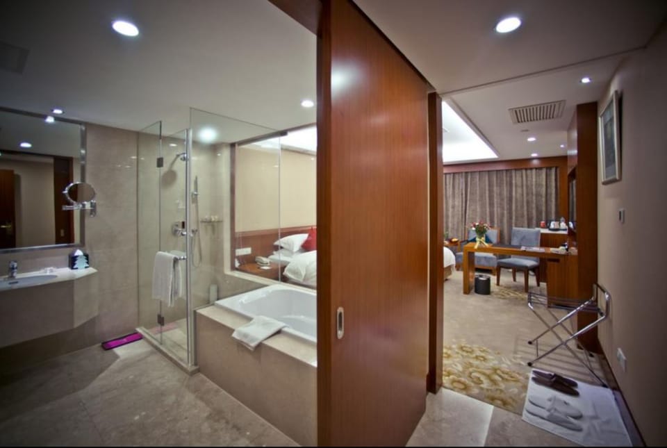 Separate tub and shower, jetted tub, free toiletries, hair dryer