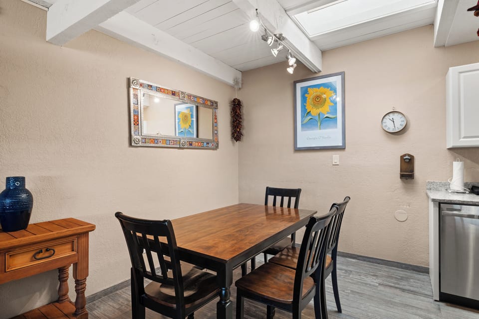 Dining Area / Table for 6
