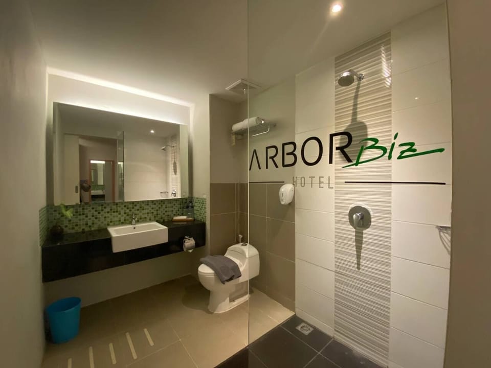 Executive Double Room | Desk, iron/ironing board (on request), WiFi (free), bed sheets