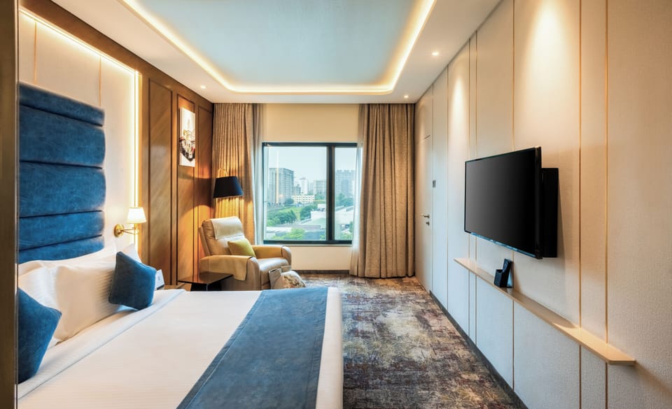 Premium bedding, pillowtop beds, minibar, in-room safe