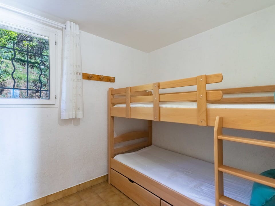 Bunk Bed, Property, Furniture, Window, Wood, Interior Design, Comfort, Flooring, Floor