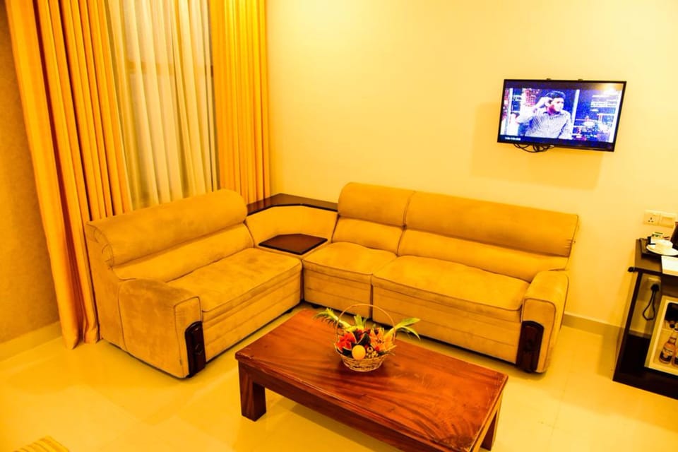 Deluxe Room with Free Upgrade on Availability | Minibar, in-room safe, desk, blackout drapes