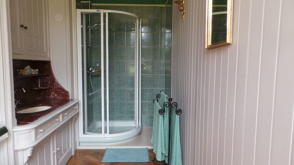 Superior Double Room, Private Bathroom, Balcony | Bathroom | Combined shower/tub, rainfall showerhead, free toiletries, hair dryer