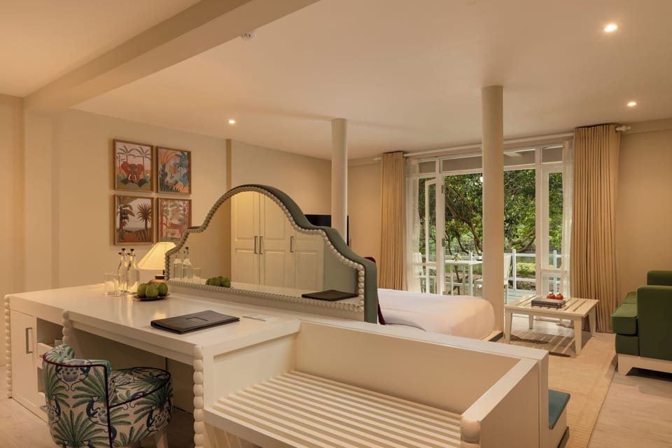 Lagoon Cabin | Egyptian cotton sheets, premium bedding, minibar, in-room safe