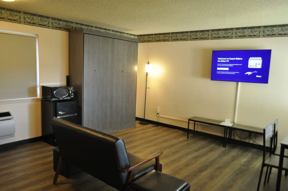 Family Room, Non Smoking, Ground Floor | Premium bedding, memory foam beds, desk, laptop workspace