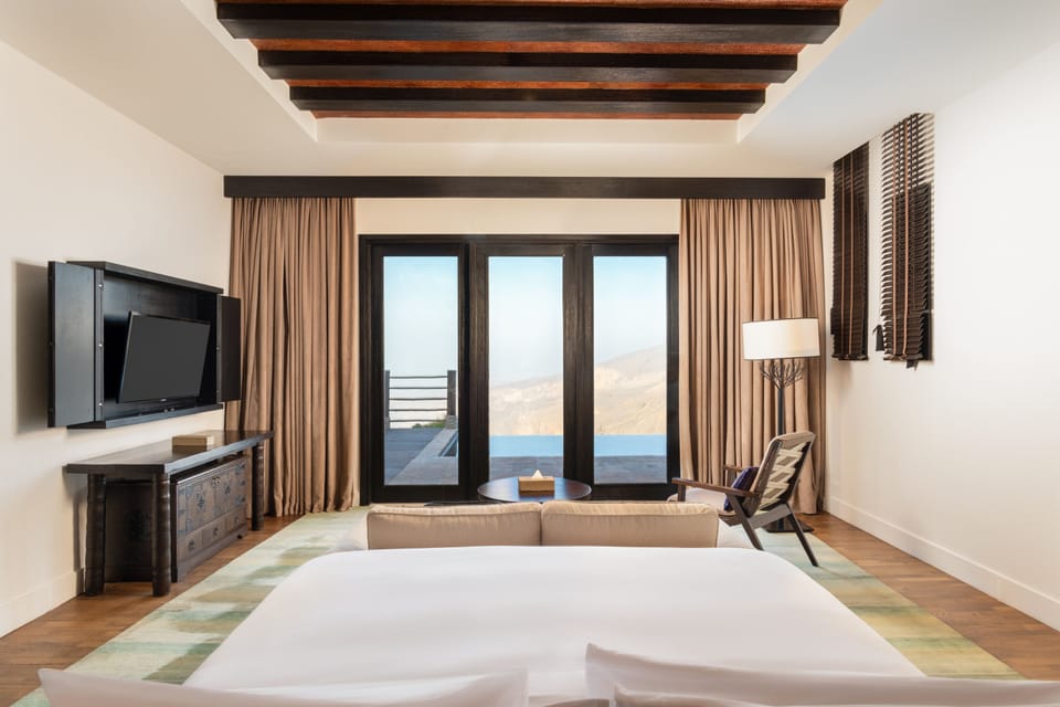 Villa (Jabal) | Premium bedding, minibar, in-room safe, desk