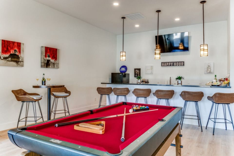 NEW POOL HOUSE & BAR - Not included in price, contact host for details. ( JUNE 2023)