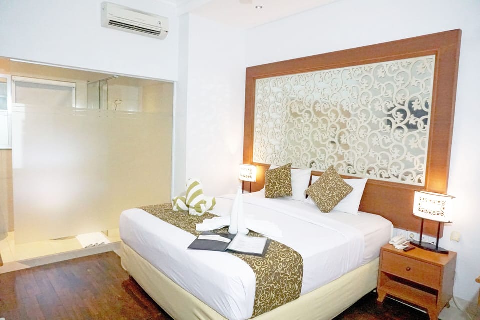 Deluxe Room, Non Smoking | In-room safe, iron/ironing board, free WiFi, bed sheets