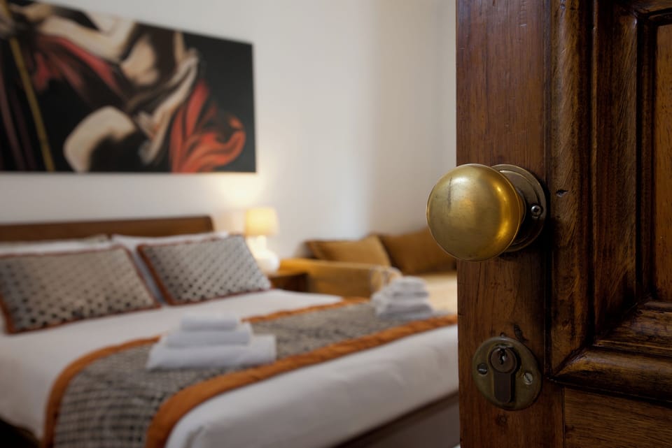 Triple Room | Minibar, in-room safe, desk, blackout drapes
