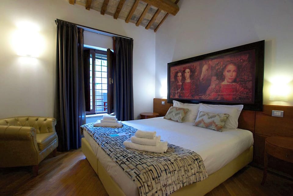 Double Room, Annex Building | Minibar, in-room safe, desk, blackout drapes