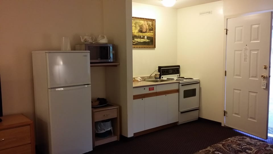 Standard Room, 2 Queen Beds | Private kitchenette | Coffee/tea maker, mini-fridge, microwave