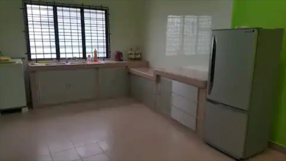 Family Villa, 5 Bedrooms, Garden View | Private kitchen | Oven, dining tables