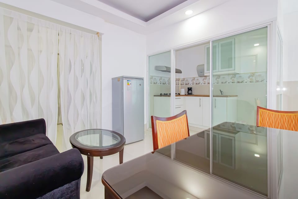 Superior Room, 1 King Bed | Pillowtop beds, in-room safe, blackout drapes, soundproofing