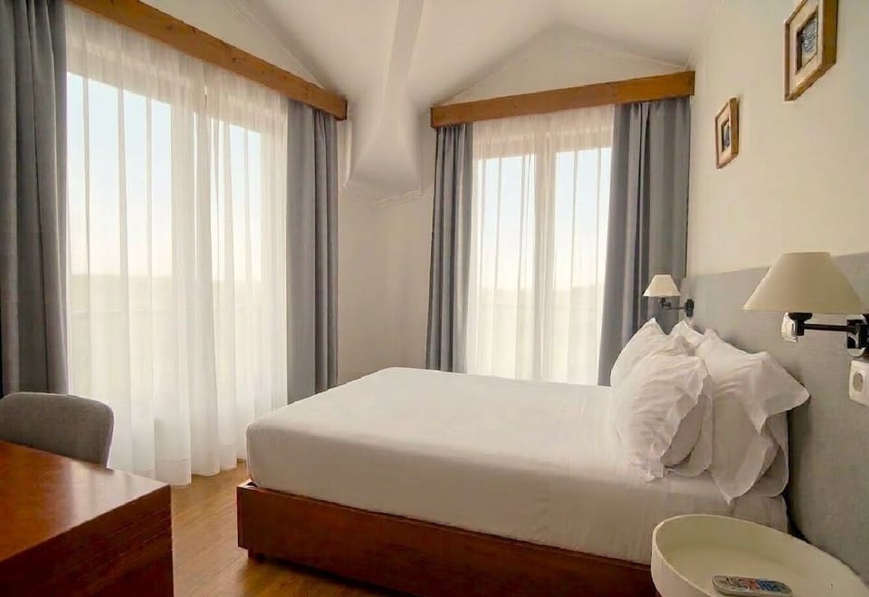 Premium Double Room | Desk, free WiFi, bed sheets