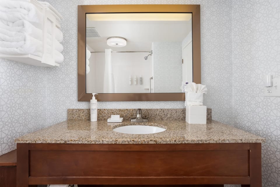 Combined shower/tub, deep soaking tub, free toiletries, hair dryer