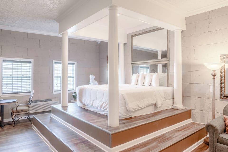 Presidential Single Room | Free WiFi, bed sheets