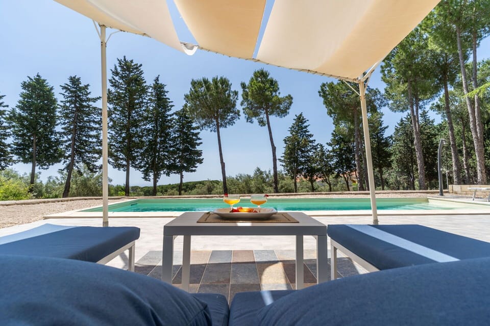 Building Exterior, Outdoor, Pool