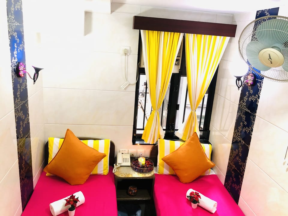 Standard Twin Room (Private Bathroom) | In-room safe, soundproofing, free WiFi