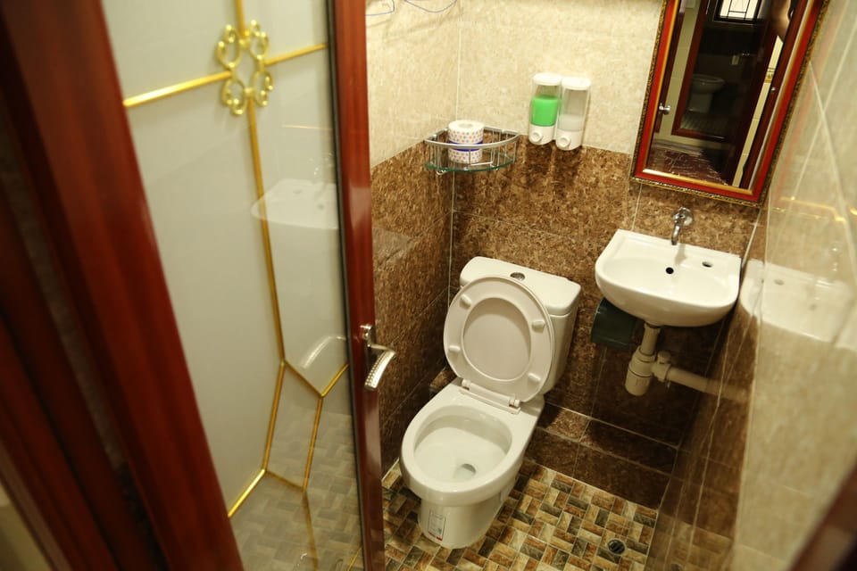 Double Room Single use only  | Bathroom | Shower, free toiletries, hair dryer, slippers