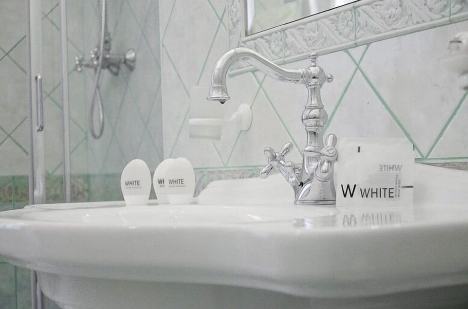 Double Room | Bathroom sink