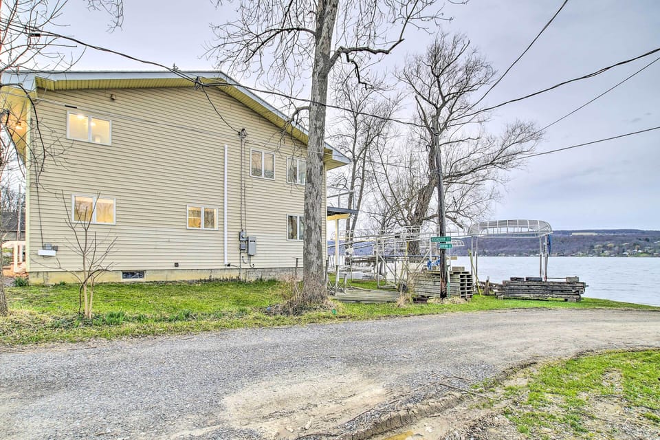 Parking | Driveway (4 Vehicles)
