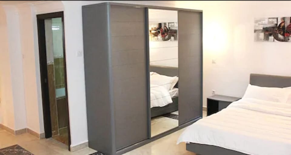 Suite | Premium bedding, minibar, desk, soundproofing