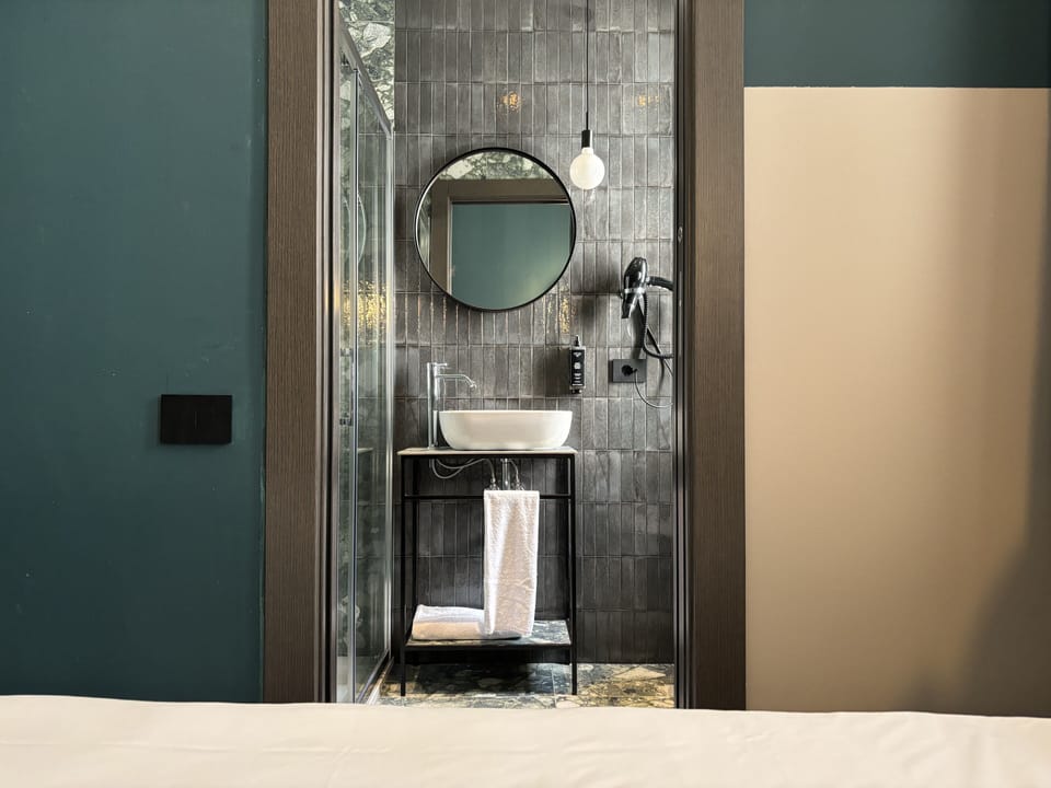 Double Room | Bathroom | Shower, eco-friendly toiletries, hair dryer, bidet