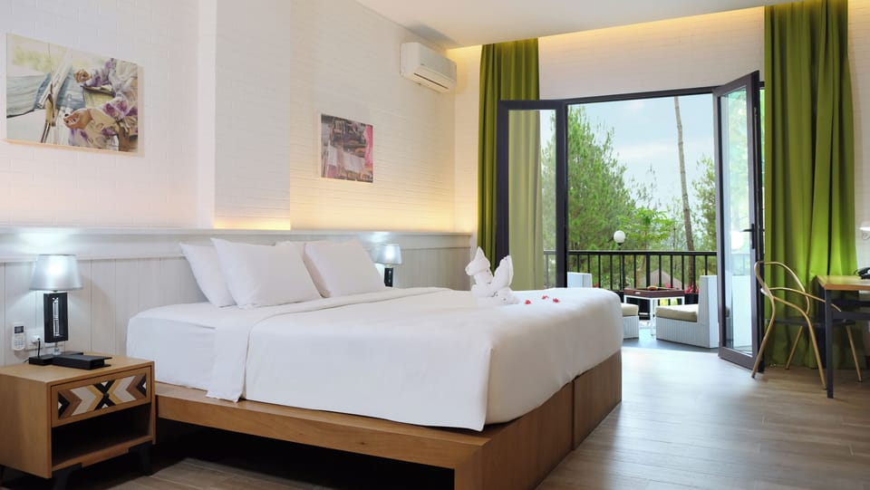 In-room safe, desk, free WiFi, wheelchair access