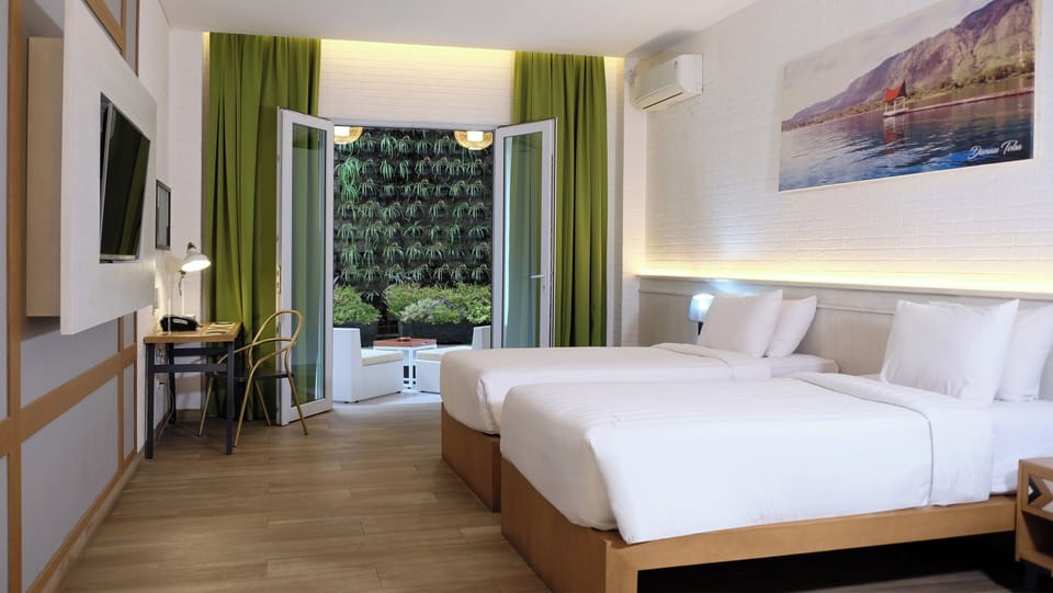 Deluxe Room | In-room safe, desk, free WiFi, wheelchair access