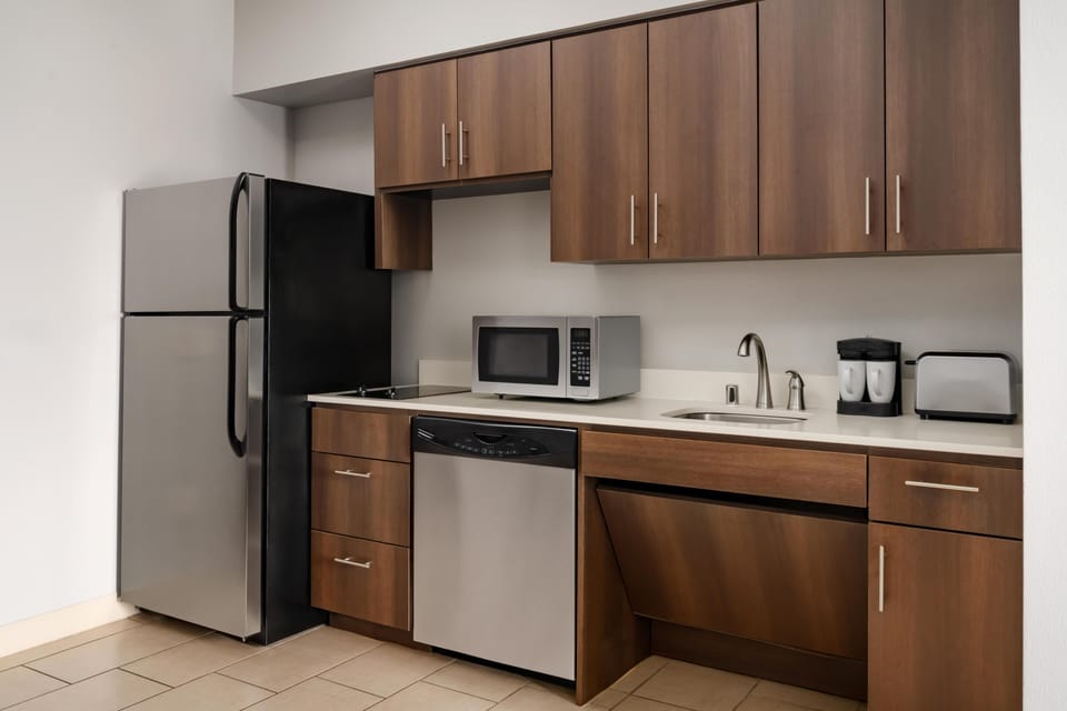 Full-size fridge, microwave, coffee/tea maker, toaster