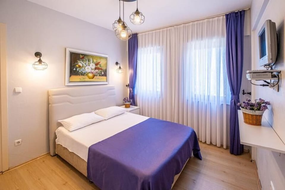 Comfort Room | Free WiFi, bed sheets