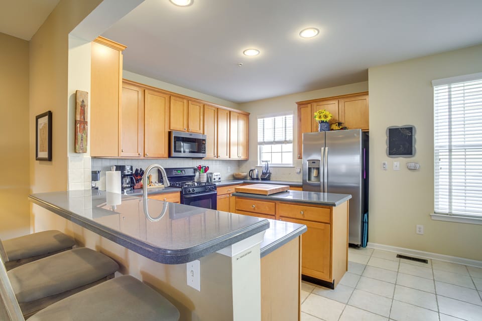 Kitchen | Fully Equipped | Cooking Basics | Toaster