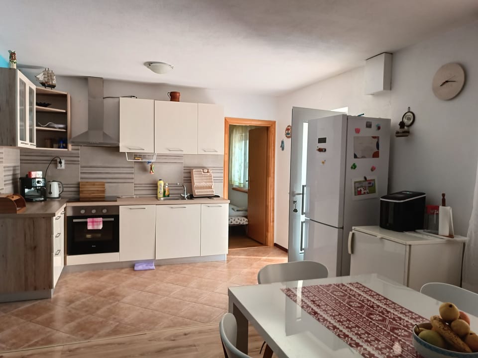 House | Private kitchen | Fridge, oven, stovetop, espresso maker